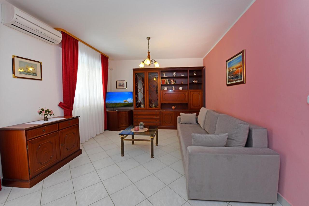 Apartments Jasmina Poreč Eksteriør bilde
